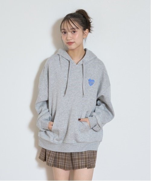 LOVETOXIC（ラブトキシック）の「【GOODPRICE】裏起毛バックロゴプルパーカ（パーカー・キッズ・グリーン/トップグレー/ブラック/アイボリー・M:150cm/L:160cm/S:140cm）」の9枚目の写真