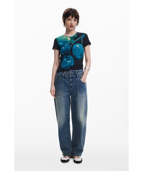 Desigual（デシグアル）の「TSSWEET ブルーチェリー グラフィック　ミニTシャツ ブラック（Tシャツ/カットソー・レディース・ブラック・M/XL/L/S/XS）」の3枚目の写真