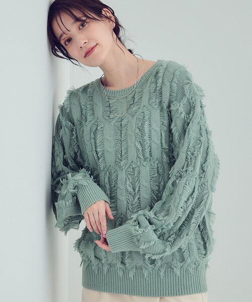 SHOO・LA・RUE（シューラルー）の「【S-LL】一枚で主役級。フリンジが目を惹くゆるニット（ニット/セーター・レディース・グリーン系/オフホワイト/チャコールグレー・01/02/03/04）」の3枚目の写真
