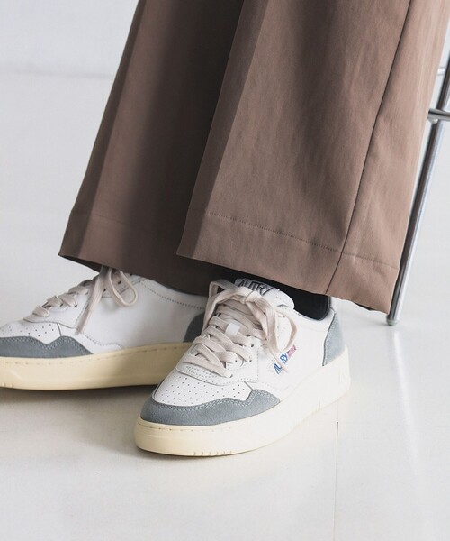 AUTRY（オートリー）の「AUTRY / MEDALIST LOW レザースエード コンビ スニーカー（スニーカー・レディース・ホワイト系その他・39/38/37/36）」の2枚目の写真