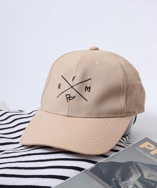 KRIFF MAYER(クリフメイヤー)の「KRIFF MAYER はっ水 刺繍 ローキャップ CAP 男女兼用(キャップ・メンズ・ブラック/ベージュ/グレー/グリーン・FREE)」の1枚目の写真