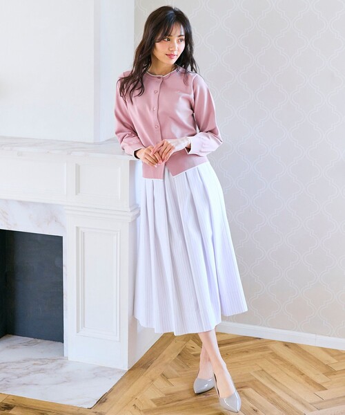 Feroux(フェルゥ)の「ロゴ刺繍ニット カーディガン(カーディガン/ボレロ・レディース・ホワイト系1/パイングリーン系/ピンク系・F)」の13枚目の写真