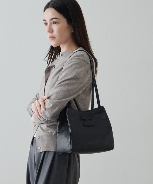 IACUCCI(イアクッチ)の「センティエーロ ミニトート CERVO(トートバッグ・レディース・ライトグレー/キャメル/ブラック/レッド/ホワイト/ピンク・FREE)」の8枚目の写真