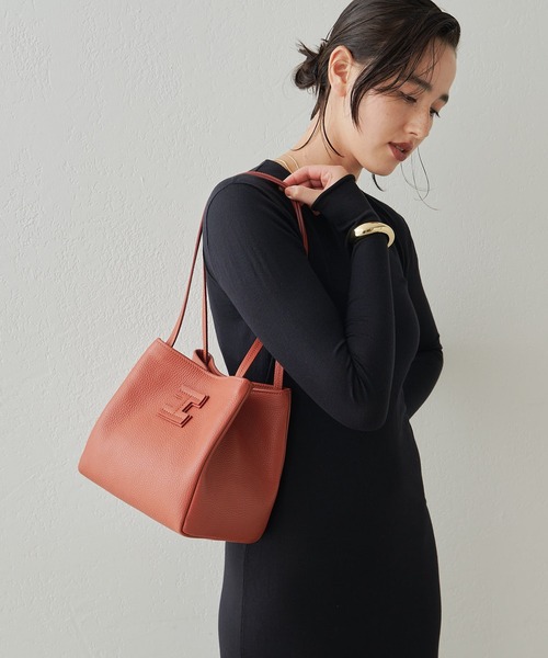 IACUCCI(イアクッチ)の「センティエーロ ミニトート CERVO(トートバッグ・レディース・ライトグレー/キャメル/ブラック/レッド/ホワイト/ピンク・FREE)」の21枚目の写真