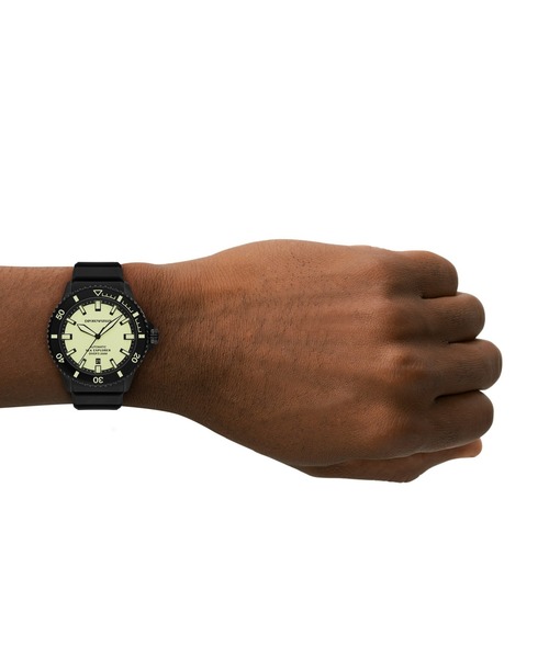 EMPORIO ARMANI(エンポリオアルマーニ)の「エンポリオ・アルマーニ 腕時計 メンズ アナログ シリコン AR60085(アナログ腕時計・メンズ・ブラック・FREE)」の6枚目の写真