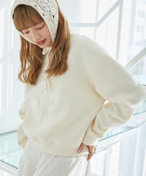 MAJESTIC LEGON(マジェスティックレゴン)の「フラワー刺繍裏起毛スウェット(スウェット・レディース・アイボリー/ピンク/グレー・MEDIUM)」の8枚目の写真