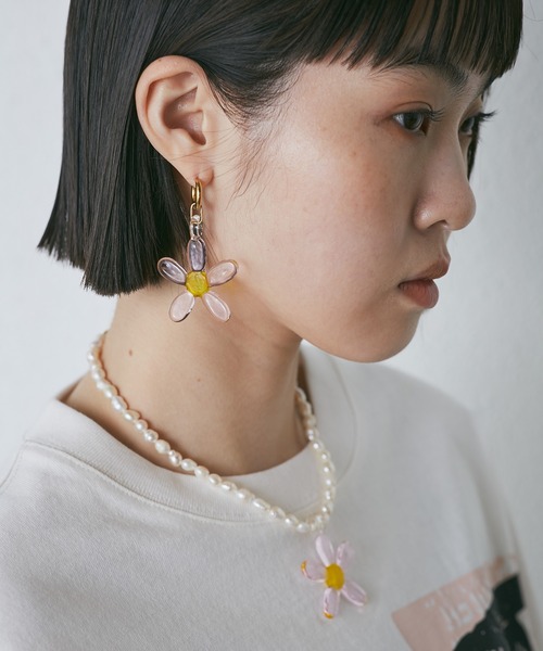 NINFA handmade（ニンファハンドメイド）の「(NINFA handmade)フラワーフープピアス（ピアス（両耳用）・レディース・グリーン/ピンク・ONE SIZE）」の2枚目の写真