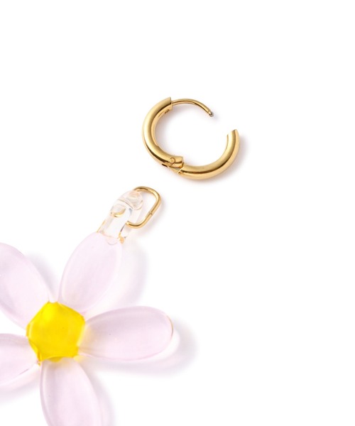 NINFA handmade（ニンファハンドメイド）の「(NINFA handmade)フラワーフープピアス（ピアス（両耳用）・レディース・グリーン/ピンク・ONE SIZE）」の6枚目の写真