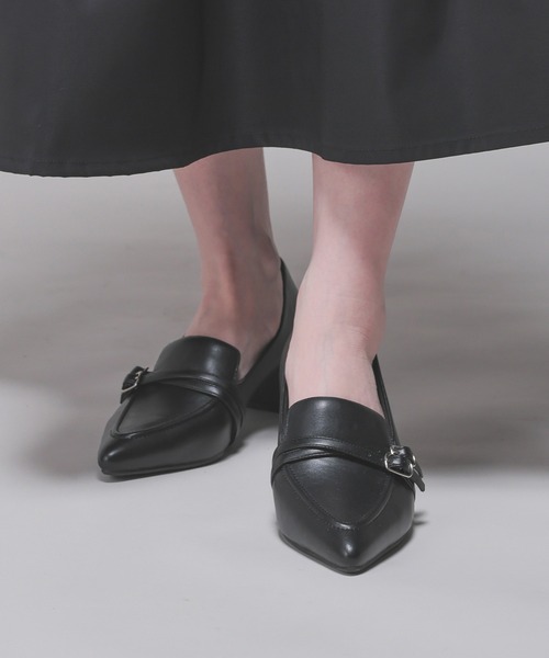 GLACIER lusso(グラシアルッソ)の「ベルト付ローファー(パンプス・レディース・グレイッシュベージュ/ブラック・LL/S/M/L)」の18枚目の写真