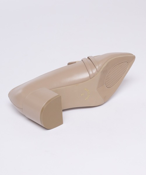 GLACIER lusso(グラシアルッソ)の「ベルト付ローファー(パンプス・レディース・グレイッシュベージュ/ブラック・LL/S/M/L)」の9枚目の写真