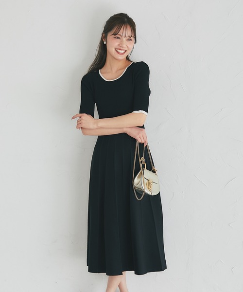 tocco closet(トッコ クローゼット)の「プチリボン付き配色ニットプリーツワンピース(ワンピース・レディース・ベージュ/オフホワイト/ブラック・M)」の1枚目の写真