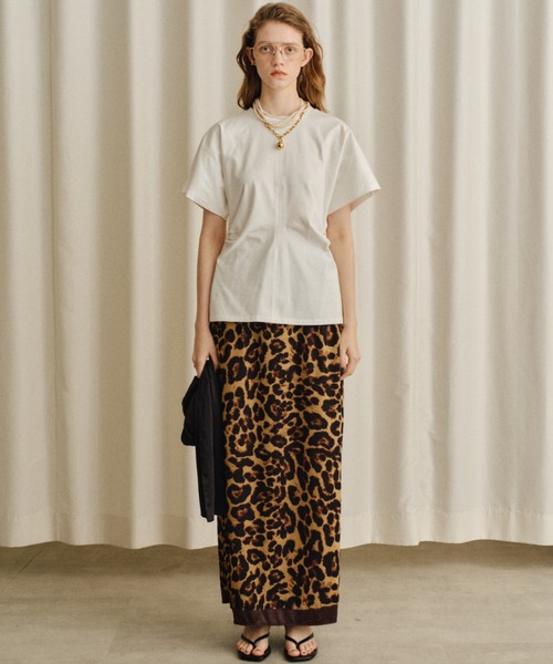 yae(ヤエ)の「Waist tuck T-shirt/ウエストタックTシャツ(Tシャツ/カットソー・レディース・ホワイト/ブラック・FREE)」の7枚目の写真