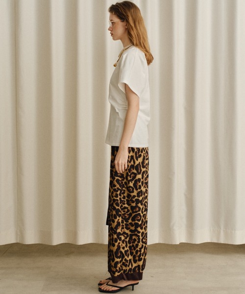 yae(ヤエ)の「Waist tuck T-shirt/ウエストタックTシャツ(Tシャツ/カットソー・レディース・ホワイト/ブラック・FREE)」の9枚目の写真