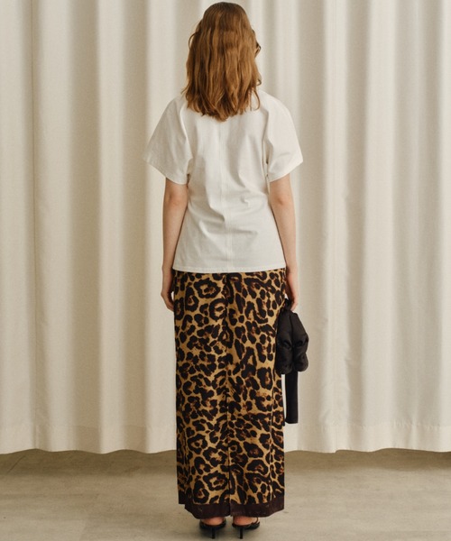 yae(ヤエ)の「Waist tuck T-shirt/ウエストタックTシャツ(Tシャツ/カットソー・レディース・ホワイト/ブラック・FREE)」の10枚目の写真