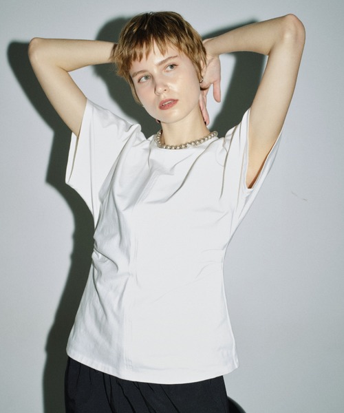 yae(ヤエ)の「Waist tuck T-shirt/ウエストタックTシャツ(Tシャツ/カットソー・レディース・ホワイト/ブラック・FREE)」の4枚目の写真