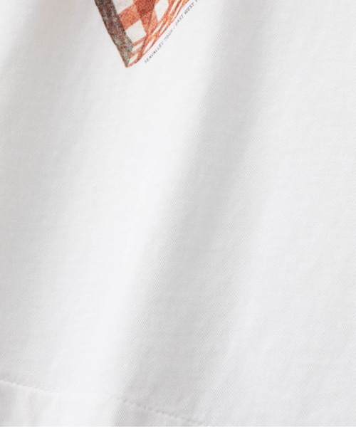 SEA グラフィックTシャツ 半袖 ホワイト SEA（シー）の「GRAPHIC TEE (SEAVALLEY PIZZA SHOP TEE）（T