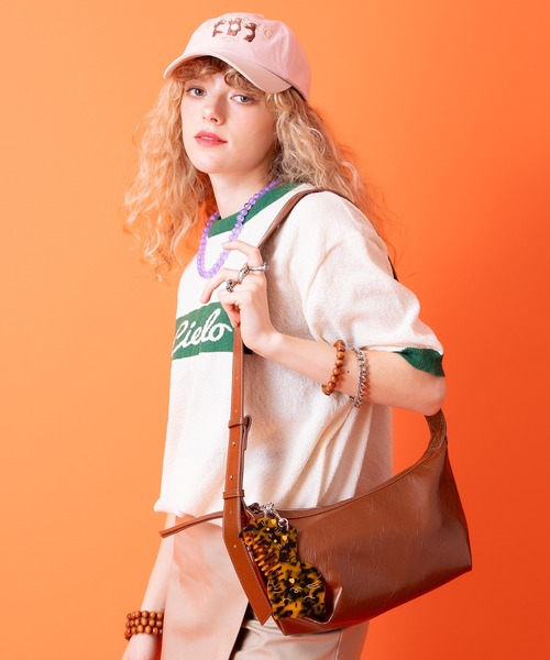 an meets zakka（アンミツザッカ）の「an meets zakka 合成皮革クロワッサンショルダーバッグ（ショルダーバッグ・レディース・ブラウン/ブラック/アイボリー・ONESIZE）」の13枚目の写真