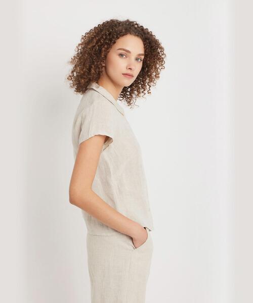agnes b.（アニエスベー）の「リネン 丸襟 半袖 ブラウス ”Adele”（シャツ/ブラウス・レディース・ベージュ・38/36）」の2枚目の写真