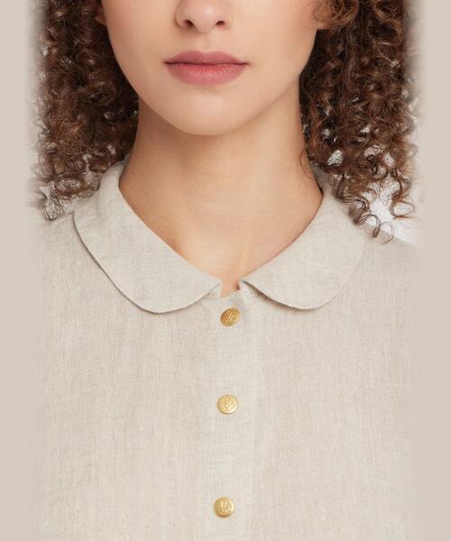 agnes b.（アニエスベー）の「リネン 丸襟 半袖 ブラウス ”Adele”（シャツ/ブラウス・レディース・ベージュ・38/36）」の4枚目の写真