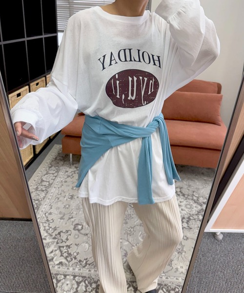 hyu,il(ヒュイル)の「Lightweight Logo Long Sleeve T-shirt(Tシャツ/カットソー・レディース・ブラック/ホワイト/ホワイト系その他・FREE)」の2枚目の写真