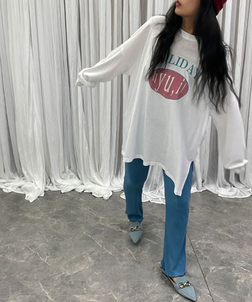hyu,il(ヒュイル)の「Lightweight Logo Long Sleeve T-shirt(Tシャツ/カットソー・レディース・ブラック/ホワイト/ホワイト系その他・FREE)」の1枚目の写真