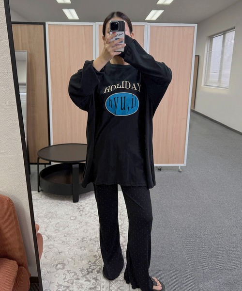 hyu,il(ヒュイル)の「Lightweight Logo Long Sleeve T-shirt(Tシャツ/カットソー・レディース・ブラック/ホワイト/ホワイト系その他・FREE)」の9枚目の写真