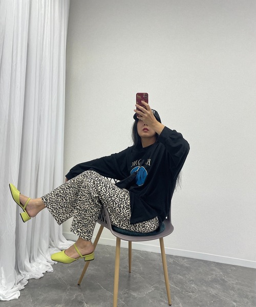 hyu,il(ヒュイル)の「Lightweight Logo Long Sleeve T-shirt(Tシャツ/カットソー・レディース・ブラック/ホワイト/ホワイト系その他・FREE)」の21枚目の写真