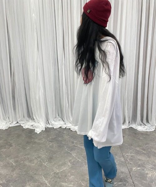 hyu,il(ヒュイル)の「Lightweight Logo Long Sleeve T-shirt(Tシャツ/カットソー・レディース・ブラック/ホワイト/ホワイト系その他・FREE)」の15枚目の写真
