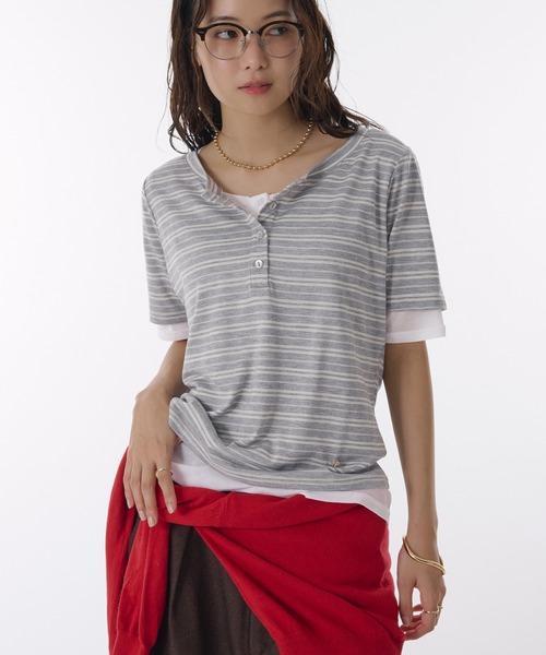 MUHET（ミュエータ）の「sheer henry neck layered t-shirt / シアーヘンリーネックレイヤードTシャツ（Tシャツ/カットソー・レディース・ブラック/グレー/杢グレー/ネイビー・FREE）」の2枚目の写真