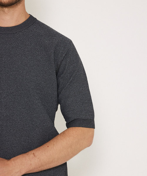 DESIGNWORKS（デザインワークス）の「【セットアップ対応】ヘリンボーン サマーニット Tシャツ（ニット/セーター・メンズ・ライトグレー/グレイッシュベージュ/チャコールグレー・48/50/46）」の7枚目の写真