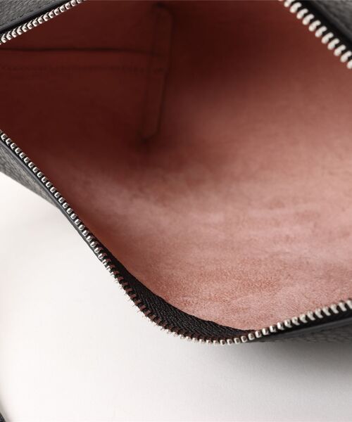 CHARLES & KEITH(チャールズ & キース)の「Beryl ベリル トートバッグ(トートバッグ・レディース・スミクロ/ライトベージュ/ワインレッド・L)」の13枚目の写真
