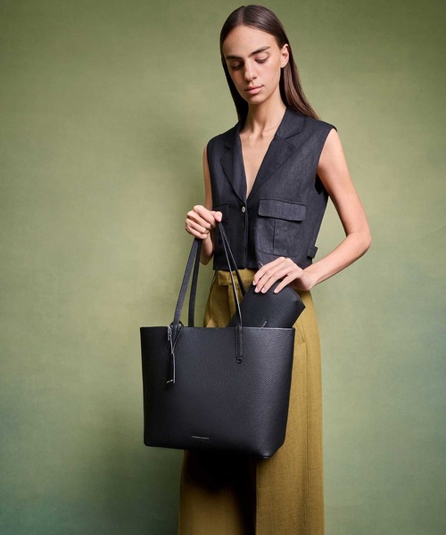 CHARLES & KEITH(チャールズ & キース)の「Beryl ベリル トートバッグ(トートバッグ・レディース・スミクロ/ライトベージュ/ワインレッド・L)」の19枚目の写真