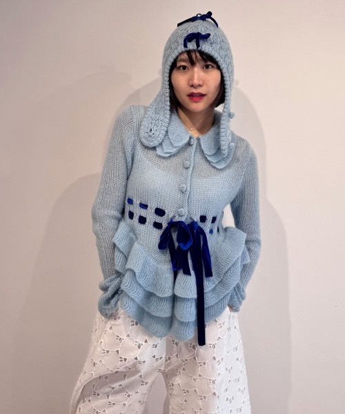 HOLIDAY（ホリデイ）の「MOHAIR BLEND RIBBON RUFFLE KNIT CARDIGAN モヘアブレンドリボンラッフルニットカーディガン（ニット/セーター・レディース・ブルー/ピンク・ONE SIZE）」の5枚目の写真