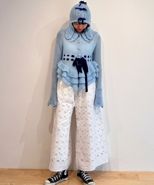 HOLIDAY（ホリデイ）の「MOHAIR BLEND RIBBON RUFFLE KNIT CARDIGAN モヘアブレンドリボンラッフルニットカーディガン（ニット/セーター・レディース・ブルー/ピンク・ONE SIZE）」の4枚目の写真