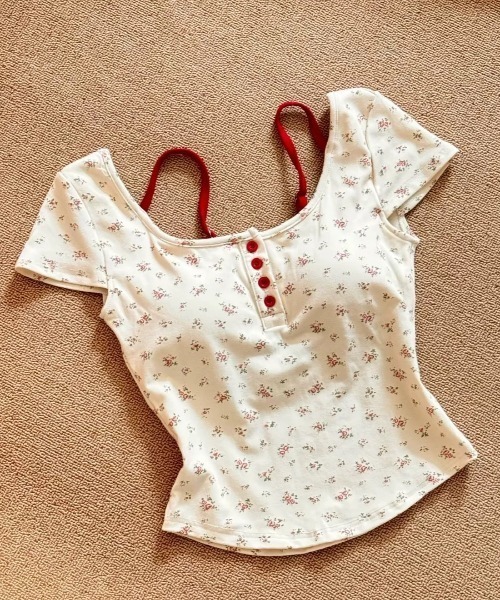 Sibra(シブラ)の「カップ付きバック開き小花柄トップス(Tシャツ/カットソー・レディース・アイボリー・M)」の14枚目の写真