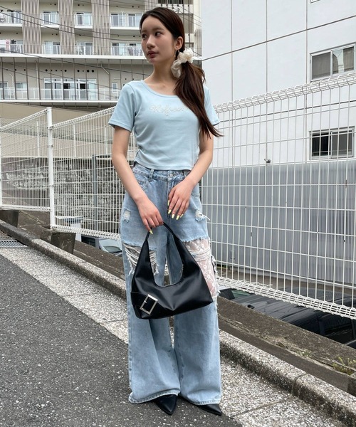 FOREVER 21（フォーエバー トゥエンティーワン）の「【2025SS】スタッズロゴＴシャツ（Tシャツ/カットソー・レディース・ホワイト/ブルー/ブラック・FREE）」の4枚目の写真