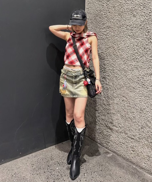 ACLENT（アクレント）の「ローライズダメージデニムミニスカート（デニムスカート・レディース・ブルー/ライトブルー・SMALL/MEDIUM）」の6枚目の写真