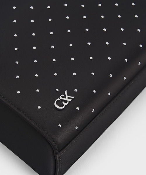 CHARLES & KEITH（チャールズ & キース）の「サテン スタッズノットボウミニバッグ（ハンドバッグ・レディース・ブラック×ブラック・XS）」の8枚目の写真