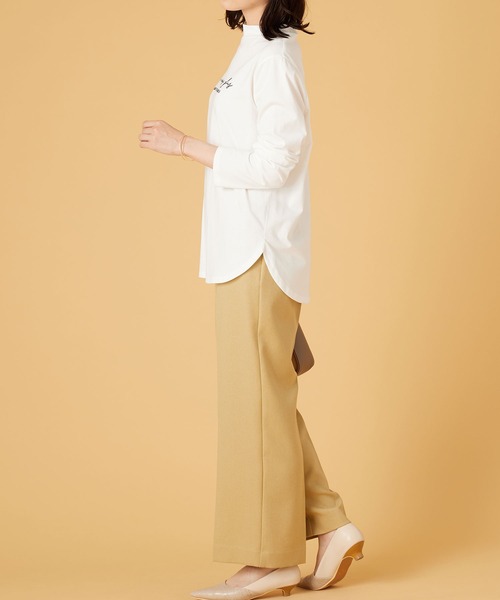 BELLUNA PLUS（ベルーナ）の「刺しゅうロゴ使いハイネックプルオーバー（Tシャツ/カットソー・レディース・チャコールグレー/オフホワイト/ブルーグレー・MEDIUM/LARGE/X-LARGE）」の5枚目の写真
