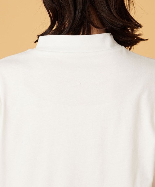 BELLUNA PLUS（ベルーナ）の「刺しゅうロゴ使いハイネックプルオーバー（Tシャツ/カットソー・レディース・チャコールグレー/オフホワイト/ブルーグレー・MEDIUM/LARGE/X-LARGE）」の16枚目の写真