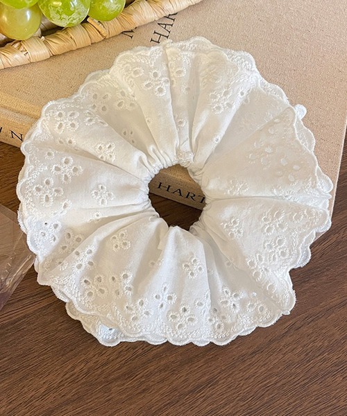 WESTSEA(ウエストシー)の「スカラップレース シュシュ 大きめ(シュシュ・レディース・ブルー/イエロー/ピンク/レッド/ホワイト/ライトブルー・FREE)」の2枚目の写真