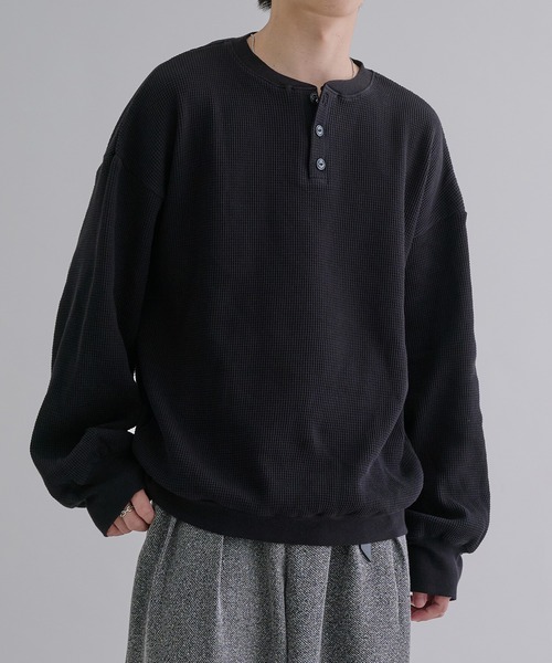 epnok（エプノック）の「ワッフルヘンリーネックTee（Tシャツ/カットソー・メンズ・ブラック/グレー/ブラック系その他・SMALL/MEDIUM/LARGE）」の2枚目の写真