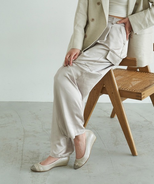 carino（カリーノ）の「ポインテッドトゥウエッジヒールパンプス（パンプス・レディース・ホワイトゴールド/クリアブラック/シルバー系その他4・23.5cm/23cm/24.5cm/24cm/22.5cm）」の4枚目の写真