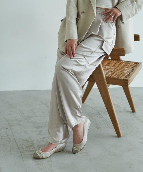 carino（カリーノ）の「ポインテッドトゥウエッジヒールパンプス（パンプス・レディース・ホワイトゴールド/クリアブラック/シルバー系その他4・23.5cm/23cm/24.5cm/24cm/22.5cm）」の5枚目の写真