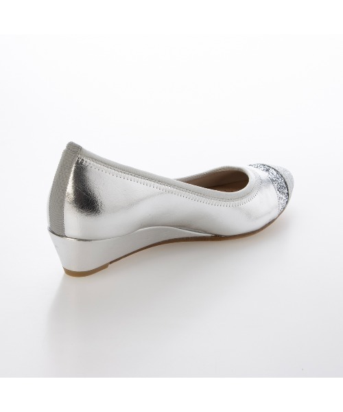 carino（カリーノ）の「ポインテッドトゥウエッジヒールパンプス（パンプス・レディース・ホワイトゴールド/クリアブラック/シルバー系その他4・23.5cm/23cm/24.5cm/24cm/22.5cm）」の17枚目の写真