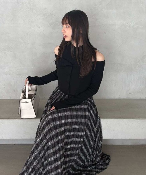 FRAY I.D(フレイアイディー)の「ランダムリブクロップドカーディガン(カーディガン/ボレロ・レディース・ブラック/ベージュ/ブルー・F)」の2枚目の写真