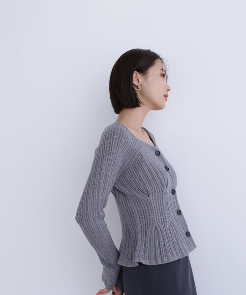 NATURAL BEAUTY BASIC（ナチュラルビューティーベーシック）の「◇柄編みペプラムニットカーディガン（カーディガン/ボレロ・レディース・イエロー/グレー/オフホワイト・FREE）」の7枚目の写真