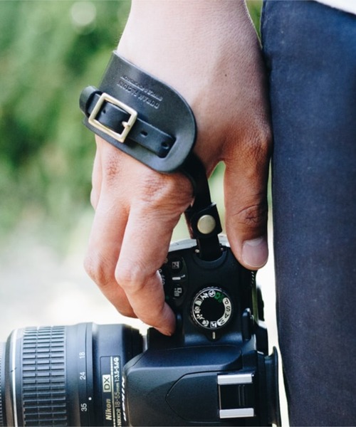 DURAM FACTORY（ドゥラムファクトリー）の「DURAM ドゥラム カメラハンドストラップ 本革 レザー 一眼レフ 17005（カメラ/カメラグッズ・レディース・グリーン/ブラウン/レッド/ブラック/ダークブラウン/ライトブラウン・FREE）」の2枚目の写真