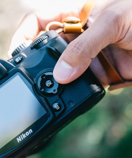 DURAM FACTORY（ドゥラムファクトリー）の「DURAM ドゥラム カメラハンドストラップ 本革 レザー 一眼レフ 17005（カメラ/カメラグッズ・レディース・グリーン/ブラウン/レッド/ブラック/ダークブラウン/ライトブラウン・FREE）」の8枚目の写真