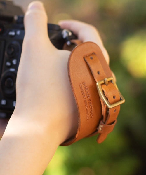 DURAM FACTORY（ドゥラムファクトリー）の「DURAM ドゥラム カメラハンドストラップ 本革 レザー 一眼レフ 17005（カメラ/カメラグッズ・レディース・グリーン/ブラウン/レッド/ブラック/ダークブラウン/ライトブラウン・FREE）」の20枚目の写真
